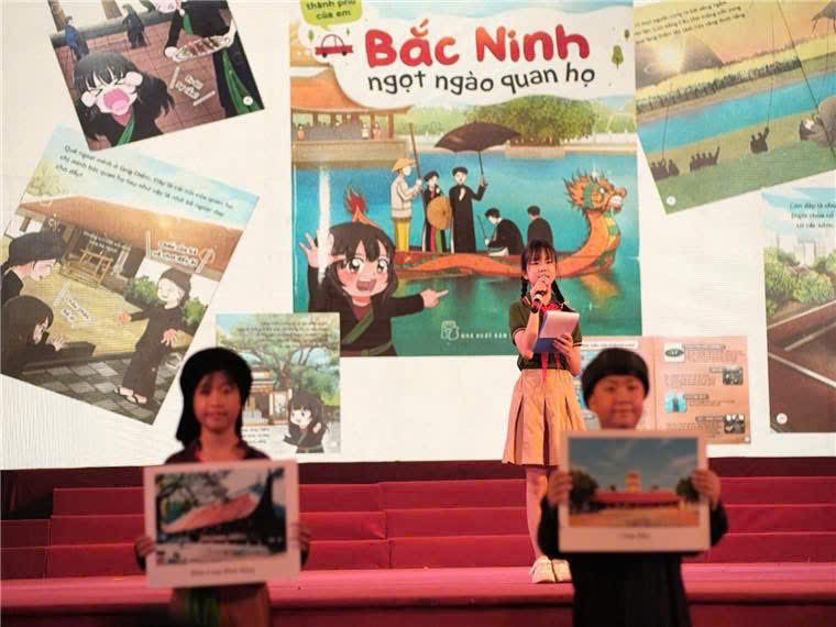 Trâm Anh thể hiện tài năng MC trên sân khấu