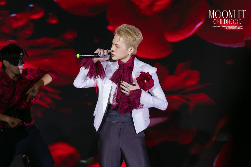 Hình ảnh Jack trình diễn trên sân khấu "Moonlit Childhood 2025" Hình ảnh Jack trình diễn trên sân khấu "Moonlit Childhood 2025"