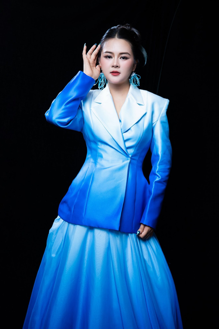 Nhà thiết kế Thạch Linh - đại diện Ban tổ chức "Moonlit Childhood 2025" Nhà thiết kế Thạch Linh - đại diện Ban tổ chức "Moonlit Childhood 2025"