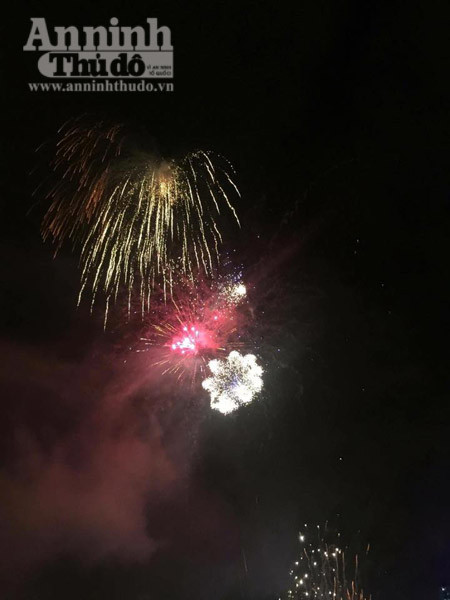 Không khí hân hoan chào đón năm mới 2016 trên khắp mọi miền Tổ quốc ảnh 42