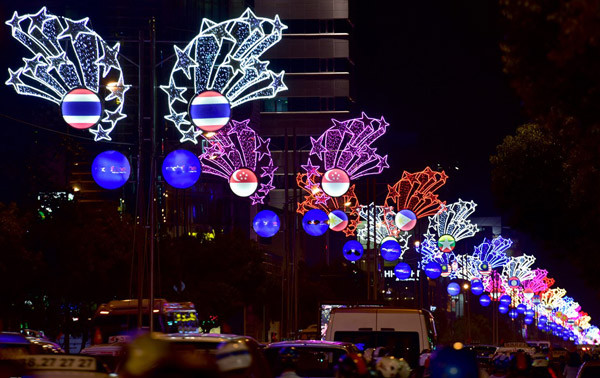 Không khí hân hoan chào đón năm mới 2016 trên khắp mọi miền Tổ quốc ảnh 60