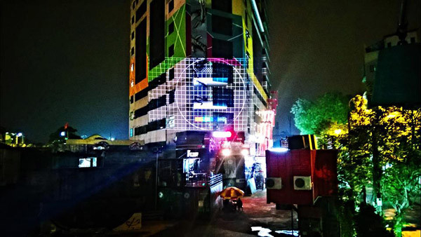 Không khí hân hoan chào đón năm mới 2016 trên khắp mọi miền Tổ quốc ảnh 34