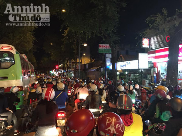 Không khí hân hoan chào đón năm mới 2016 trên khắp mọi miền Tổ quốc ảnh 44