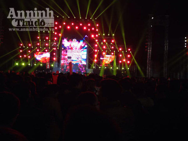 Không khí hân hoan chào đón năm mới 2016 trên khắp mọi miền Tổ quốc ảnh 32