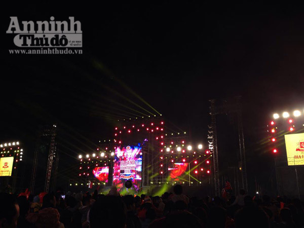 Không khí hân hoan chào đón năm mới 2016 trên khắp mọi miền Tổ quốc ảnh 33