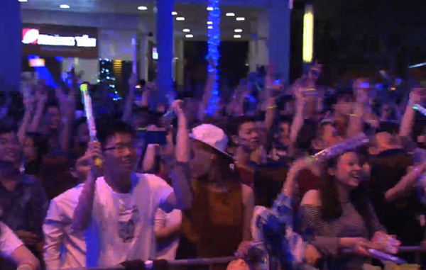 Không khí hân hoan chào đón năm mới 2016 trên khắp mọi miền Tổ quốc ảnh 58