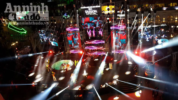 Không khí hân hoan chào đón năm mới 2016 trên khắp mọi miền Tổ quốc ảnh 50