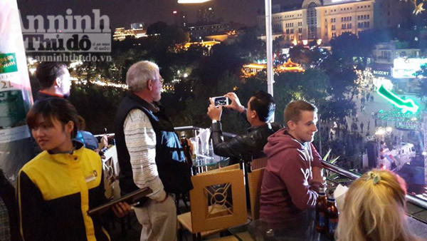 Không khí hân hoan chào đón năm mới 2016 trên khắp mọi miền Tổ quốc ảnh 52