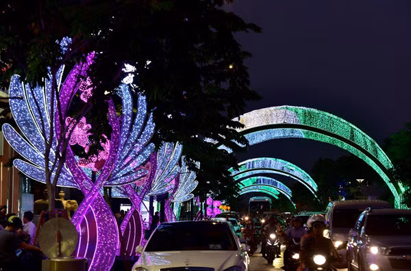 Không khí hân hoan chào đón năm mới 2016 trên khắp mọi miền Tổ quốc ảnh 59