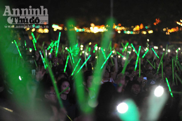 Không khí hân hoan chào đón năm mới 2016 trên khắp mọi miền Tổ quốc ảnh 27