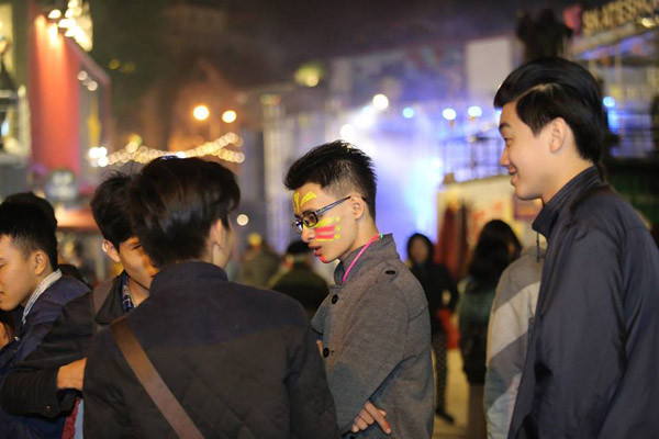 Không khí hân hoan chào đón năm mới 2016 trên khắp mọi miền Tổ quốc ảnh 36