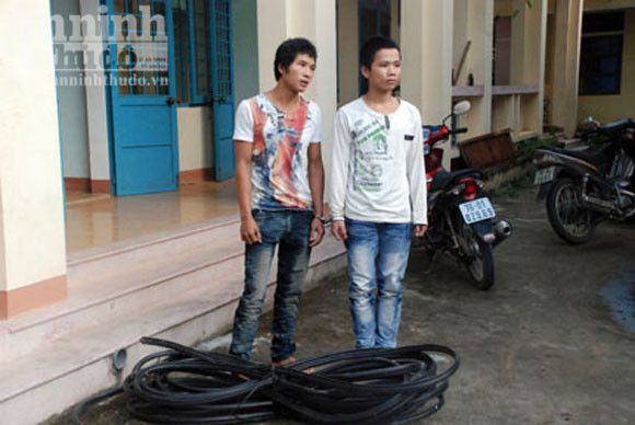 Bị truy nã vẫn lẻn về thăm vợ ảnh 2