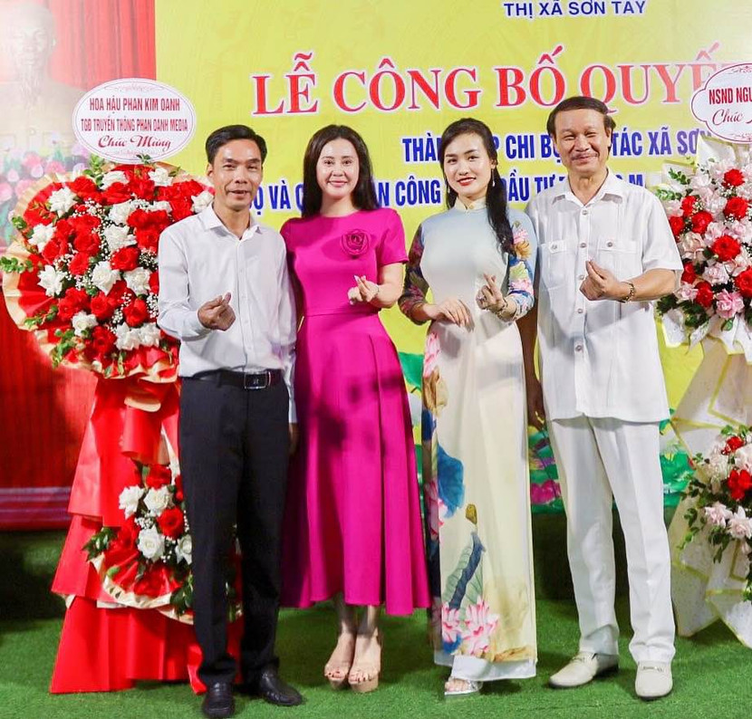 Hoa hậu Phan Kim Oanh và NSND Nguyễn Hải cũng có mặt để chúc mừng "Mrs Earth Vietnam 2024" Vũ Hoa nhận trọng trách và niềm vinh dự mới