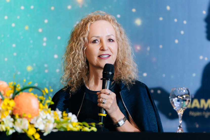 Nữ nghệ sĩ Fionnuala Sherry