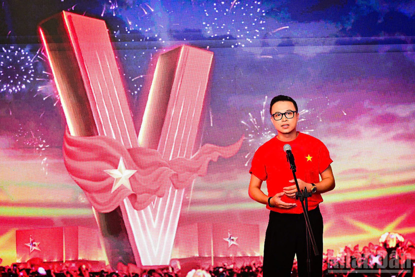 Tổng đạo diễn Concert "Tổ quốc trong tim" - Đặng Lê Minh Trí Tổng đạo diễn Concert "Tổ quốc trong tim" - Đặng Lê Minh Trí