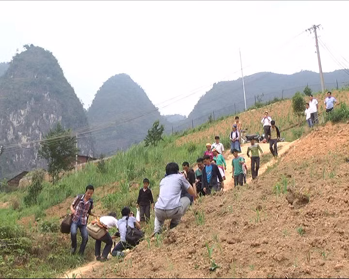 Chuyện cổ tích nơi cao nguyên đá: Vừ Già Pó trở về sau chuyến lưu lạc 5.800km ảnh 2