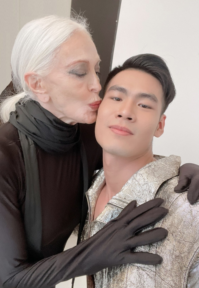 Danh Chiếu Linh và nữ siêu mẫu 93 tuổi