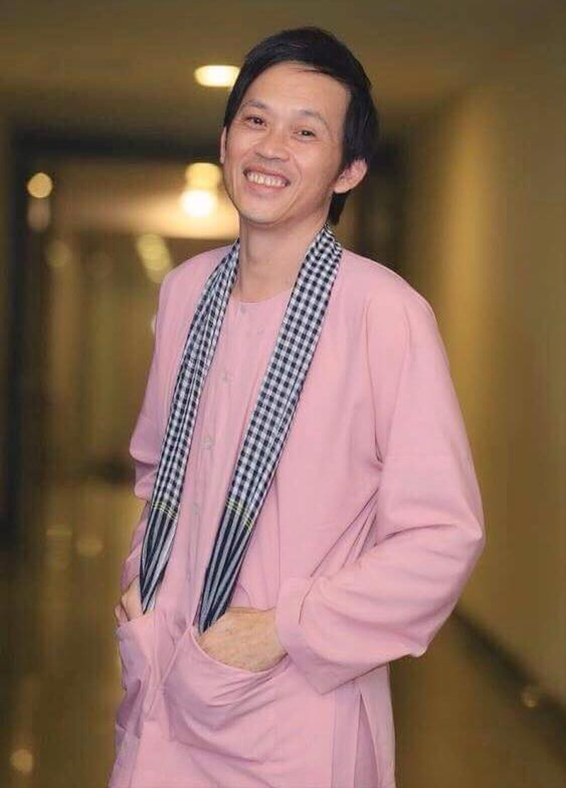 Danh hài Hoài Linh cũng sẽ tham gia "Tiệc trăng máu" với vai trò khách mời đặc biệt Danh hài Hoài Linh cũng sẽ tham gia "Tiệc trăng máu" với vai trò khách mời đặc biệt