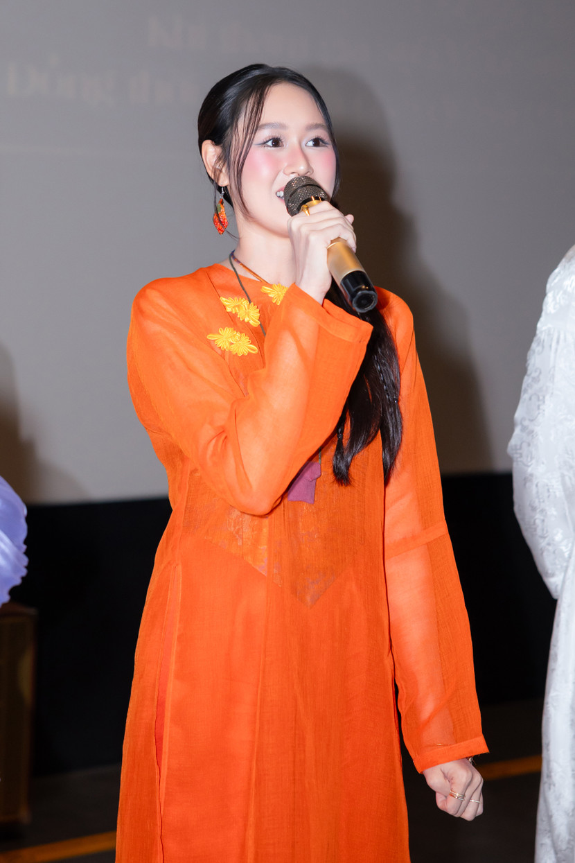 Diễn viên Anh Phạm khẳng định chồng mình - diễn viên Anh Đức - không hề biết chuyện cô đi casting vai Tuyết trong “Thám tử Kiên: Kỳ án không đầu”. Nữ diễn viên sinh năm 1999 ấn tượng ngay từ đầu với vai diễn này, nên dành nhiều tâm huyết trong việc chuẩn bị toàn bộ những gì cần thiết để có thể đáp ứng yêu cầu.