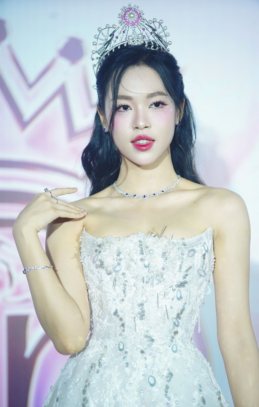 Sau cuộc thi "Hoa hậu Việt Nam 2022", Á hậu 1 Trịnh Thùy Linh tập trung cho việc học, tốt nghiệp Thủ khoa ngành Kinh doanh và Marketing - Đại học Coventry, Viện đào tạo Quốc tế, trường Đại học Kinh tế Quốc dân.