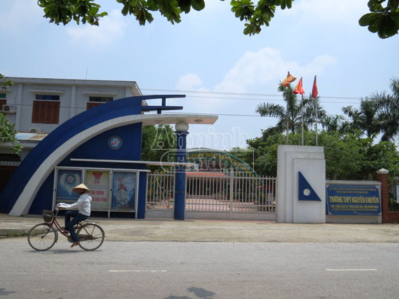 Nam sinh lớp 10 dùng dao đâm chết bạn ngay gần cổng trường ảnh 1