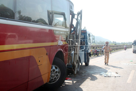 Danh tính 20 người Hà Nội bị thương trong vụ xe khách đâm xe tải ở Nghệ An ảnh 1