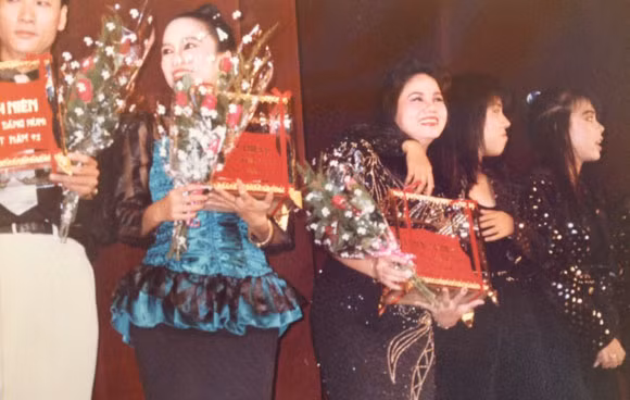 Ngọc Ánh - Nữ hoàng nhạc Rock thập niên 90 bất ngờ tái xuất ảnh 5