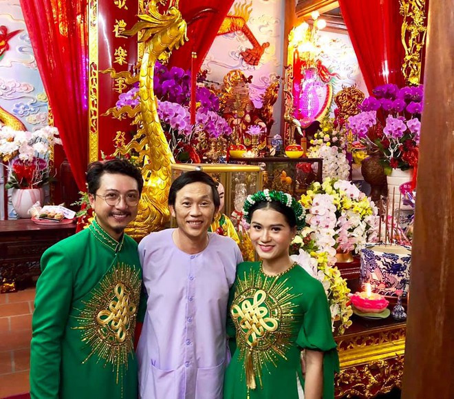 Hoài Linh hội ngộ các nghệ sĩ trong dịp giỗ Tổ nghề sân khấu 2019 Hoài Linh hội ngộ các nghệ sĩ trong dịp giỗ Tổ nghề sân khấu 2019