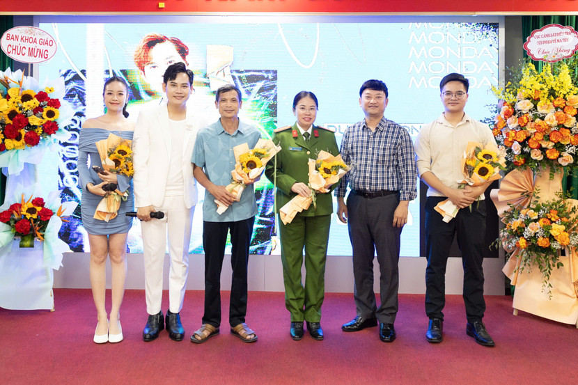 MC Hồng Phúc tại sự kiện ra mắt MV "Tuổi trẻ nói không với ma túy"