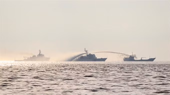 Trung Quốc mưu đồ cô lập tàu cá Việt Nam, công kích Nhật ảnh 1