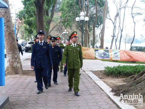 Vào xem trận địa pháo hoa ven hồ Gươm, trước Giao thừa ảnh 3