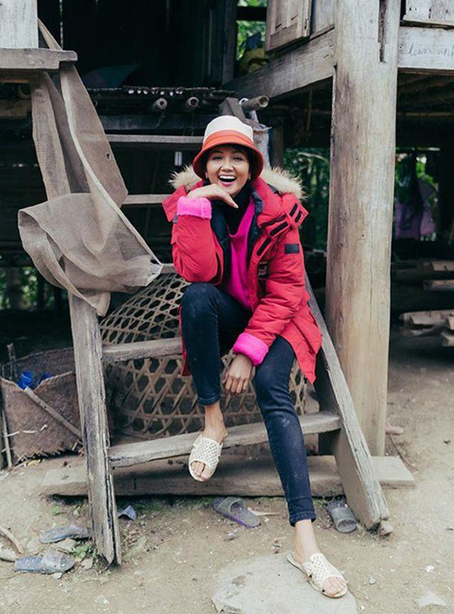 Hình ảnh giản dị thường thấy ở H'hen Niê Hình ảnh giản dị thường thấy ở H'hen Niê