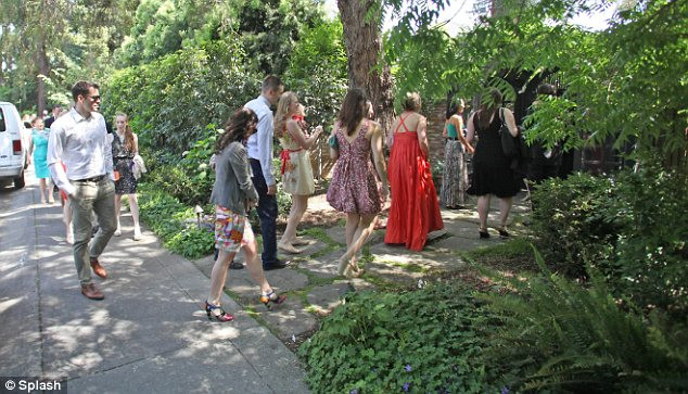 Ông chủ Facebook bí mật làm đám cưới ảnh 2