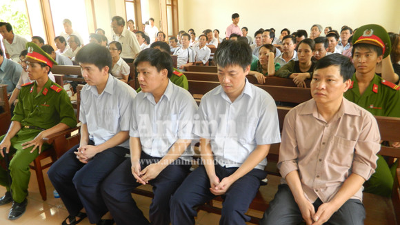 Bất ngờ hoãn phiên xử vụ cán bộ kiểm toán nhận hối lộ ảnh 1