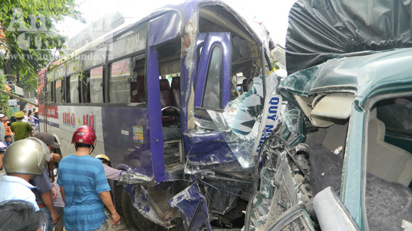 Tai nạn xe khách kinh hoàng, nhiều người bị thương ảnh 1