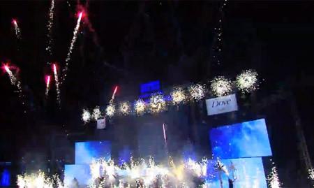 Không khí hân hoan chào đón năm mới 2016 trên khắp mọi miền Tổ quốc ảnh 25