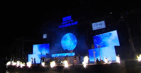 Không khí hân hoan chào đón năm mới 2016 trên khắp mọi miền Tổ quốc ảnh 24