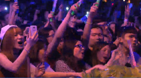 Không khí hân hoan chào đón năm mới 2016 trên khắp mọi miền Tổ quốc ảnh 21