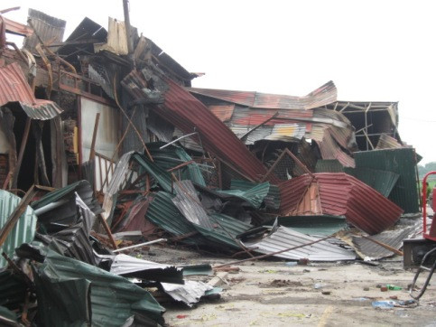 Lửa hoành hành 11 tiếng đồng hồ tại kho hàng gần KCN Vĩnh Tuy ảnh 2