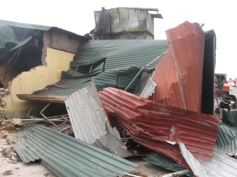 Lửa hoành hành 11 tiếng đồng hồ tại kho hàng gần KCN Vĩnh Tuy ảnh 8