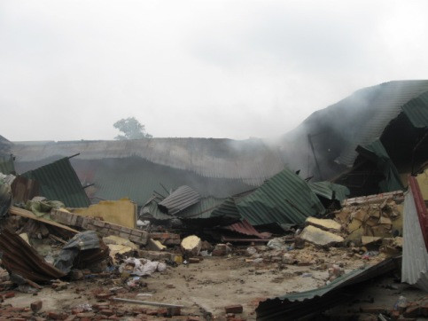 Lửa hoành hành 11 tiếng đồng hồ tại kho hàng gần KCN Vĩnh Tuy ảnh 5