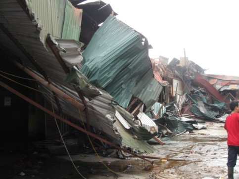 Lửa hoành hành 11 tiếng đồng hồ tại kho hàng gần KCN Vĩnh Tuy ảnh 1