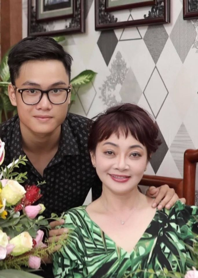 Nghệ sĩ Trà My vui mừng khôn xiết khi con trai tự tin lựa chọn con đường đi nghệ thuật của riêng mình Nghệ sĩ Trà My vui mừng khôn xiết khi con trai tự tin lựa chọn con đường đi nghệ thuật của riêng mình