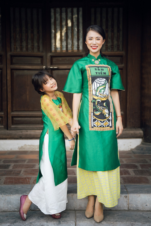 Một trong những mẫu áo dài nằm trong bộ sưu tập áo dài lấy cảm hứng từ nghệ thuật bài chòi của nhà thiết kế Cao Minh Tiến