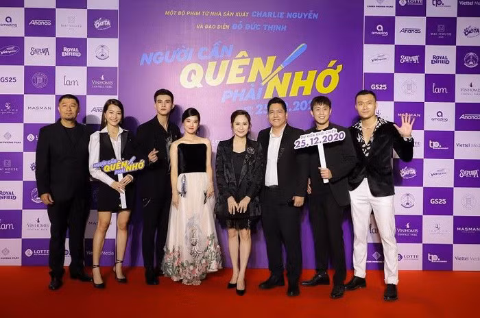 Đoàn làm phim "Người cần quên phải nhớ"