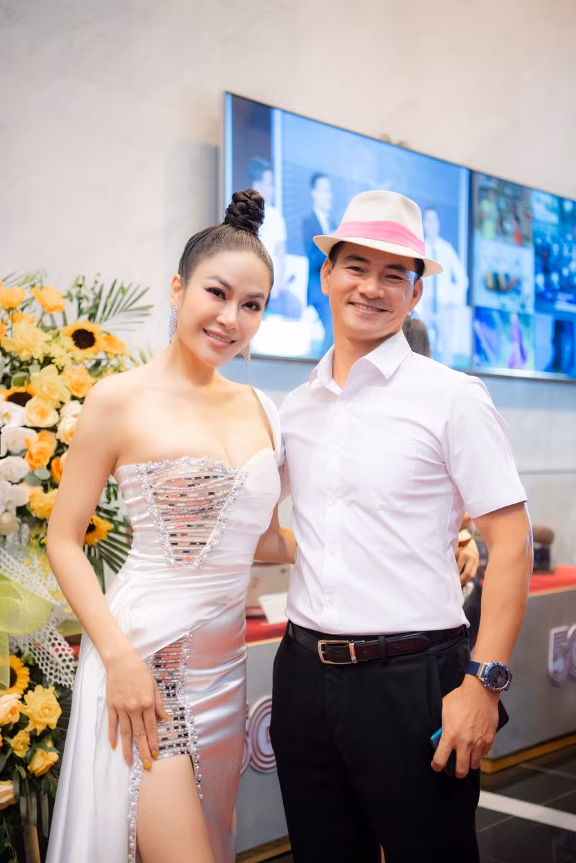 Ca sĩ Tuyết Nga đã có dịp lại người anh thân thiết – danh hài Xuân Bắc. Cách đây một năm khi cô ra tổ chức họp báo giới thiệu sản phẩm âm nhạc chính nam danh hài là người đảm nhận vai trò dẫn chương trình.