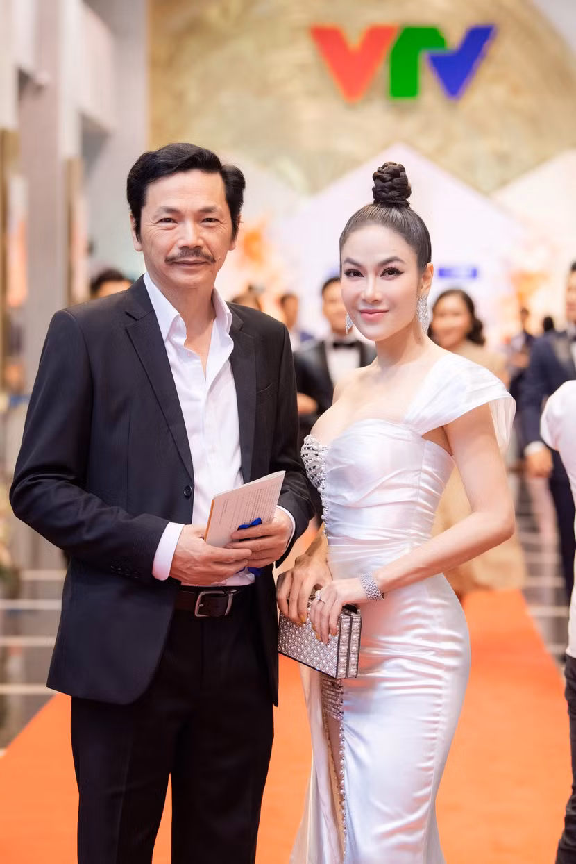 Ngoài ra, cô còn gặp lại khá nhiều "sao" Việt khác, trong đó có NSND Trung Anh.