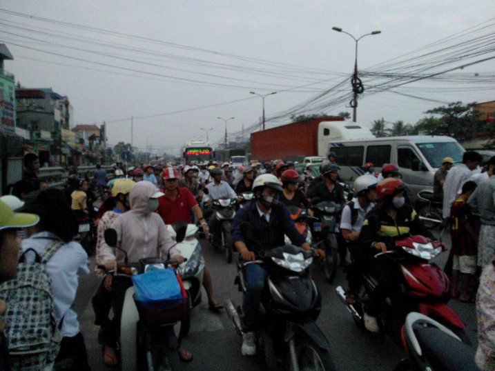 Đi xe ngược chiều bị “tông” gãy chân ảnh 5 Đi xe ngược chiều bị “tông” gãy chân ảnh 5