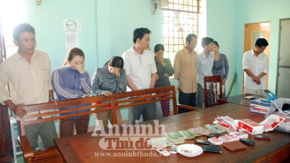 Đột kích 3 ổ đánh bạc lớn, tạm giữ hàng trăm triệu đồng ảnh 2