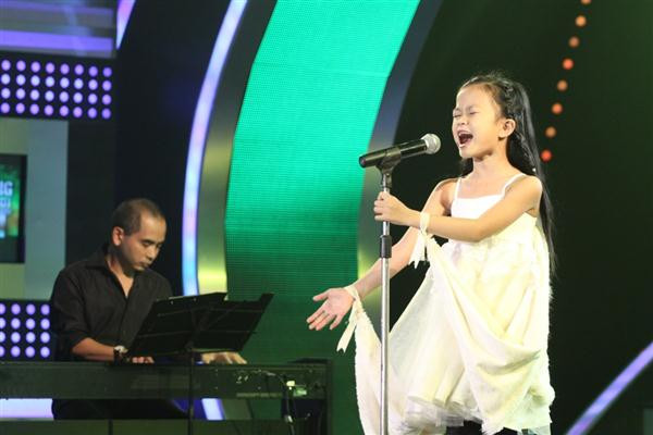 Cô bé Thanh Trúc mang "Con cò" "cứu" đêm bán kết nhạt nhẽo